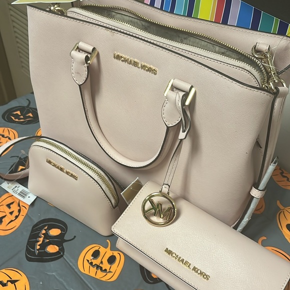 Michael Kors Bundle - Picture 3 of 16